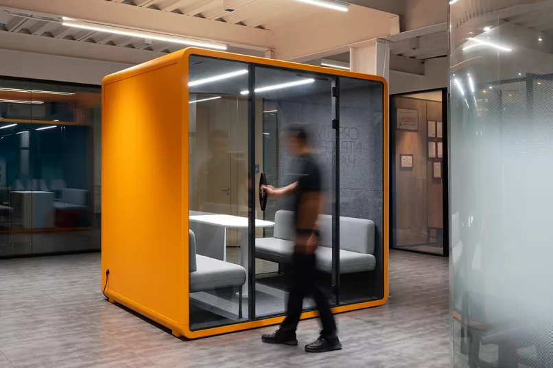 4-Person-Meeting-Pod